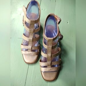 Lucky Brand Paytun Gladiator Sandals Gold size 6